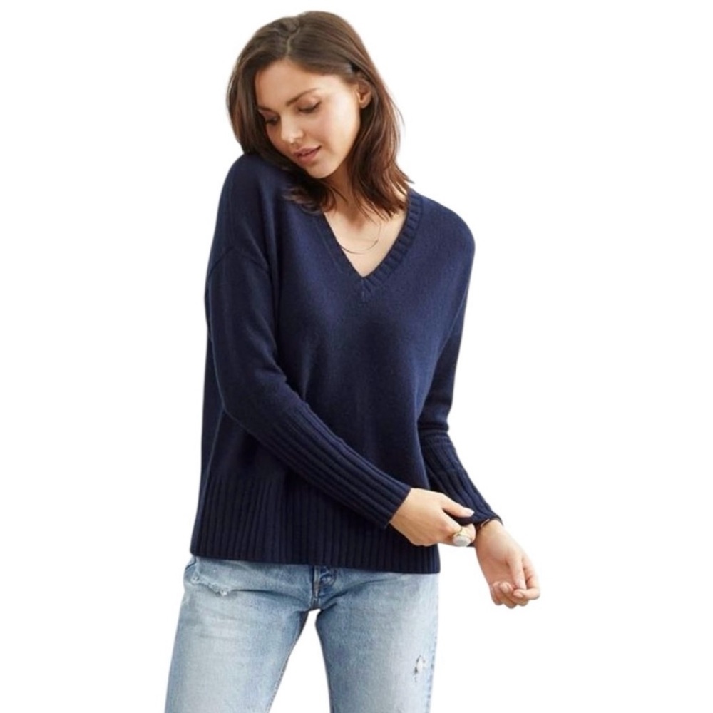Women's cashmere Navy V-Neck Sweater